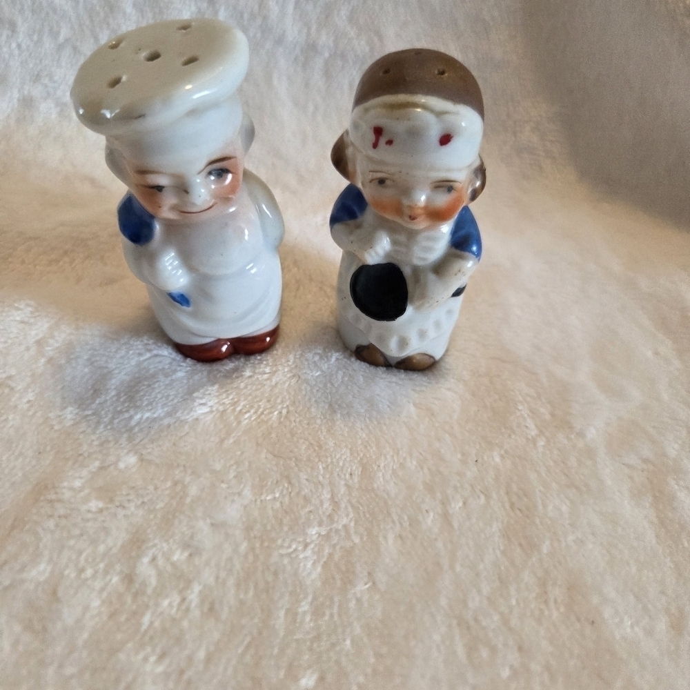 Vintage Made in Japan Husband & Wife Baker Chef Salt & Pepper Shakers Ceramic - Picture 2 of 10